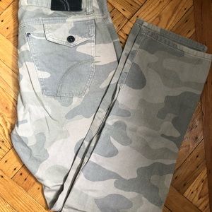 Men’s BILTWELL Camo pants (Size W36)